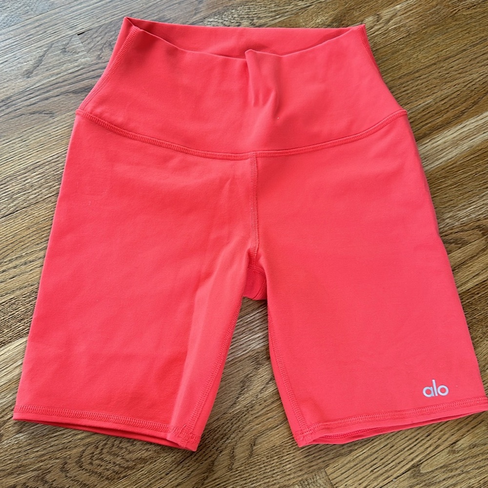 Alo Yoga Women's Bike Shorts - size XS